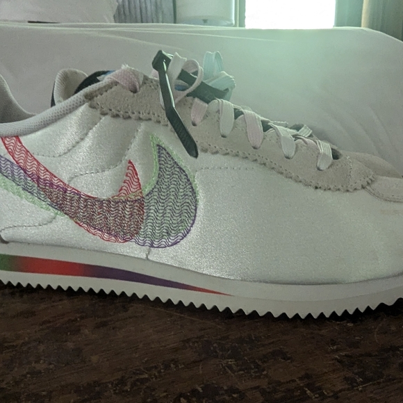 Nike Cortez Be True NWOT Summit White Black Multi - Picture 6 of 6